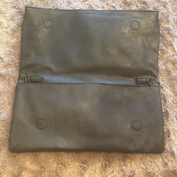 Grey studded faux leather and canvas bag with chain - Picture 4 of 10